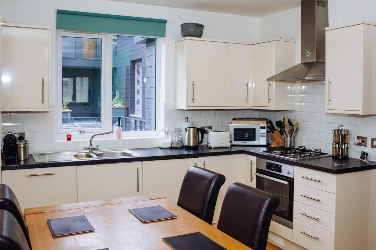 Beautiful, Contemporary 3 Bedroom Apartment Bath Luaran gambar