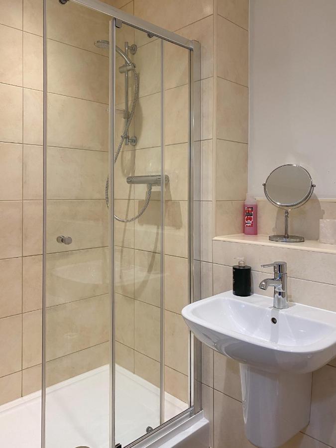 Beautiful, Contemporary 3 Bedroom Apartment Bath Luaran gambar